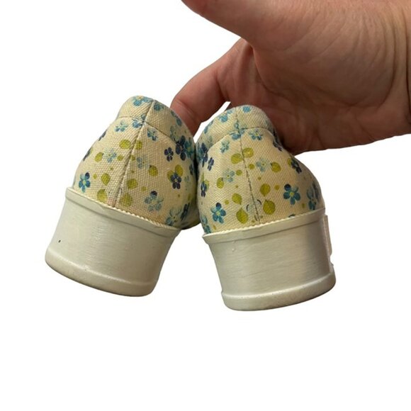 Goby flats Women's 38 US 7.5 white beige blue floral print canvas round toe - Picture 5 of 9